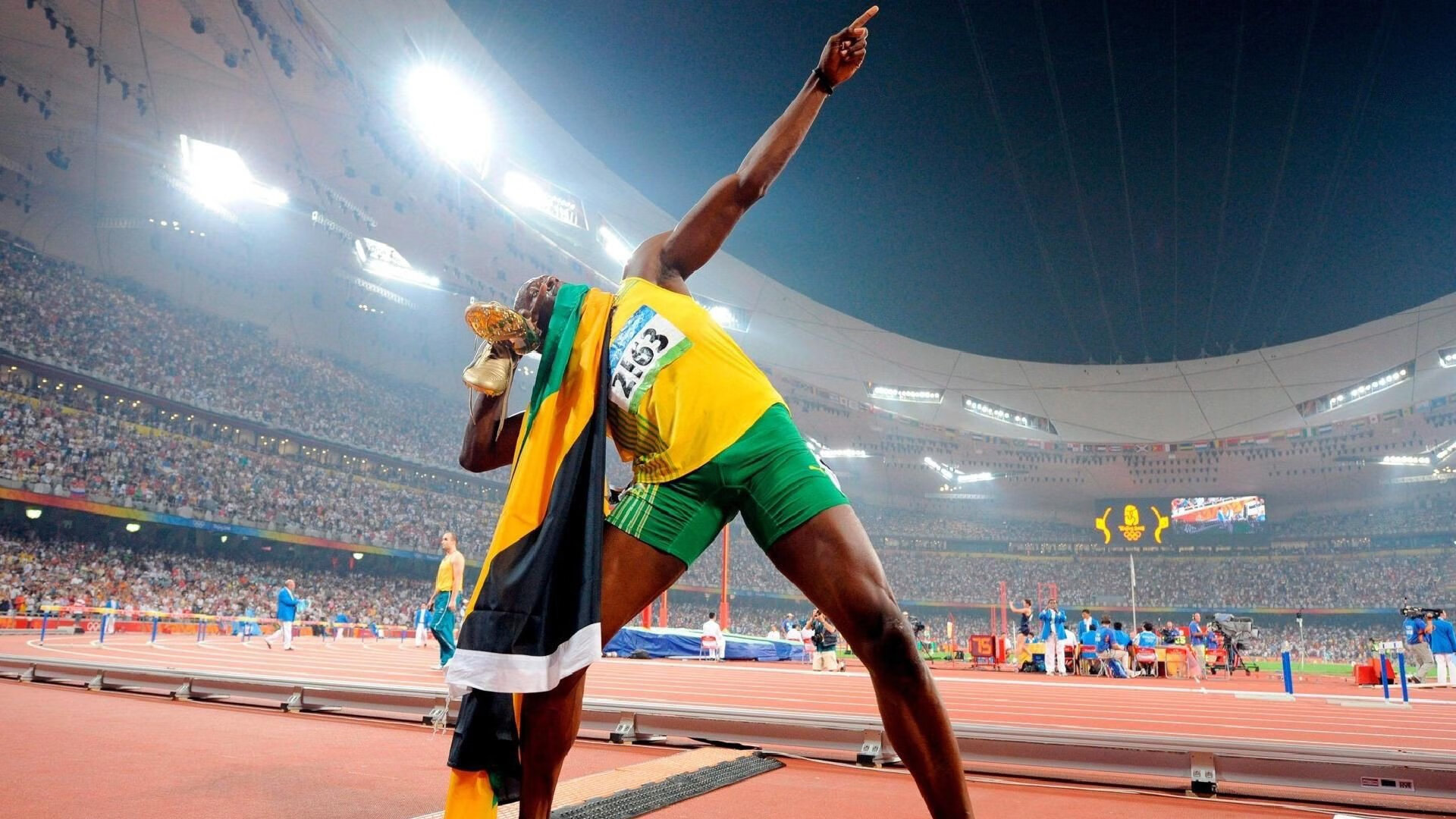 开云·体育全站登录地址-_青年街头表演：运动与艺术的交融_，运动街头风格